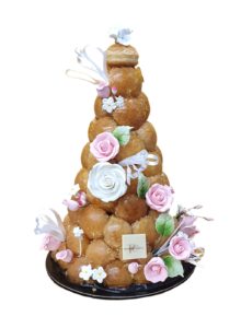 cone choux avec fleurs-Photoroom